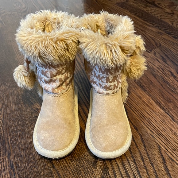 Micheal Kors boots size 7 - Picture 2 of 6